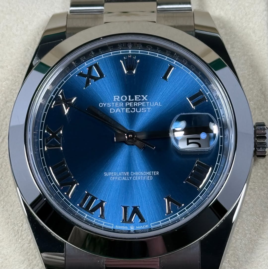 May be an image of wrist watch and text that says 'A ROLEX OYSTERPERPETUA OYS OYSTER PERPETUAL TUAL DATEJUST SUPERLRTEVECHRONOMETER SUPE SUPER SUPERLATIVE LATIVE CHRONOMETER…