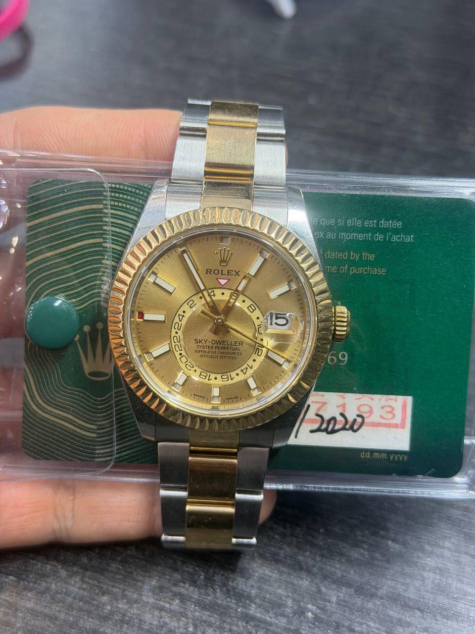 May be an image of wrist watch and text that says 'equesielle фиe quesielleestdatée si elle est datée 9X au moment exaumomentdel'achat de achat dated datedbythe bythe ofpurchase RO…