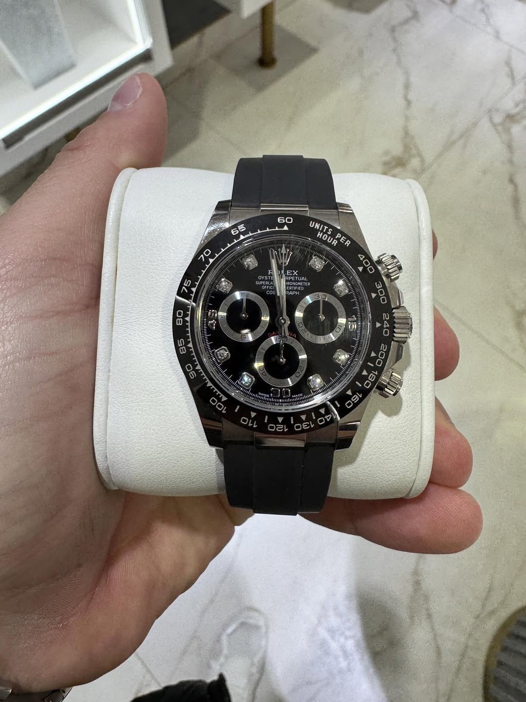 May be an image of wrist watch and text that says ' UNITS UNITSPER HOUR HOUR ي PER ta 80 مننه 9 85 n ගට් 200 tep '