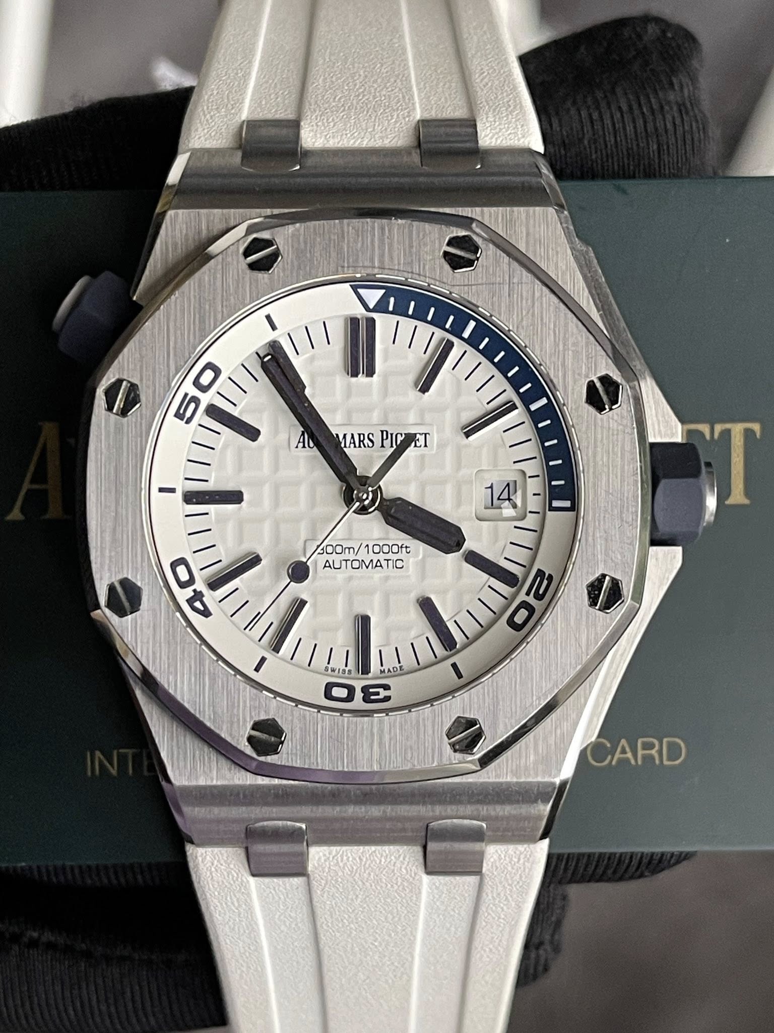 May be an image of wrist watch and text that says '5 50 Ao MARS PIC ALMARSPIGTET ET 14 500m/1000ft 300m/ 1000ft AUTOMATIC 40 02 ADE 1 CARD'