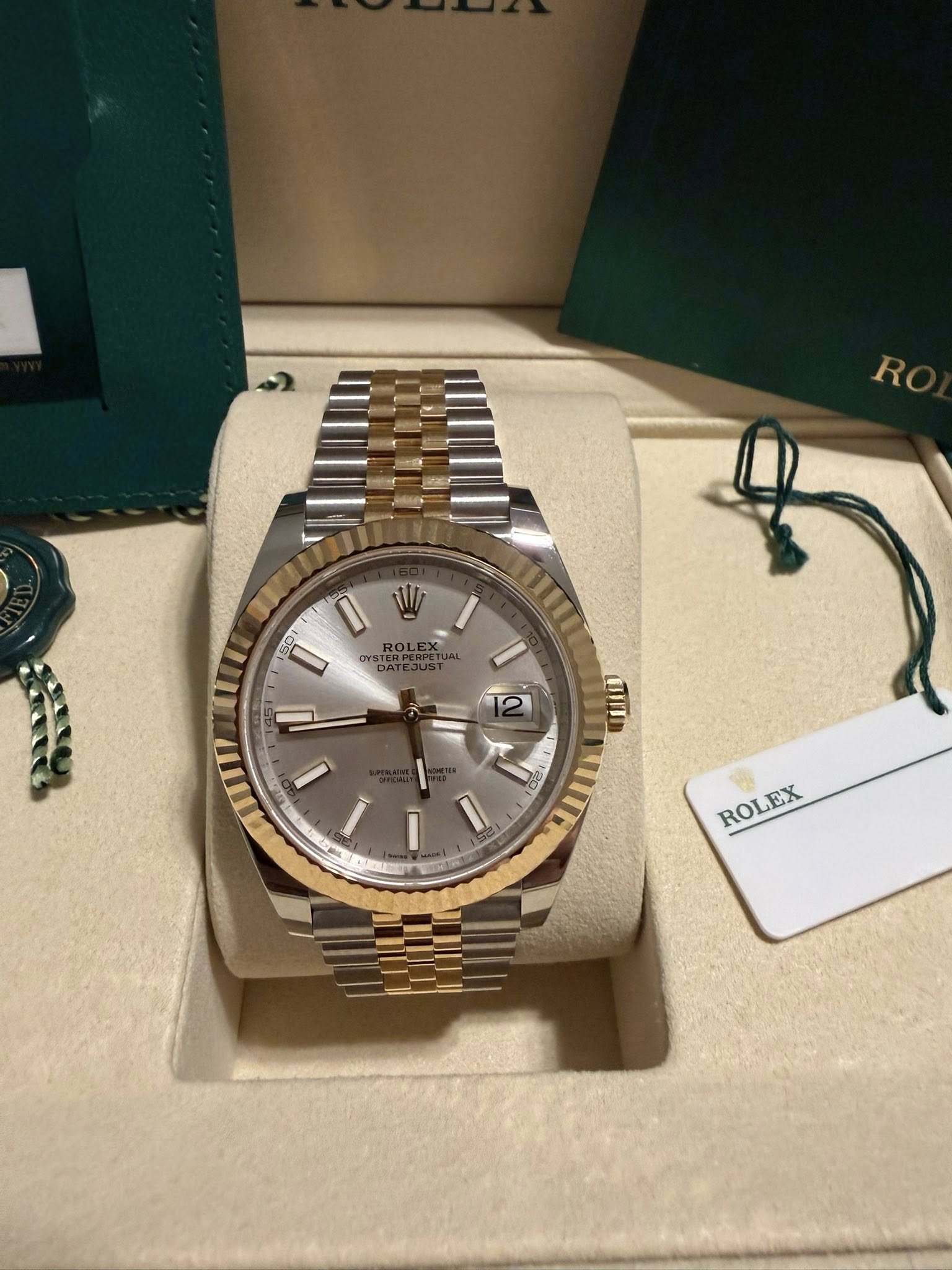 May be an image of wrist watch and text that says 'R W Oy I I 2 L ரம للله ROLEX ROLEX'