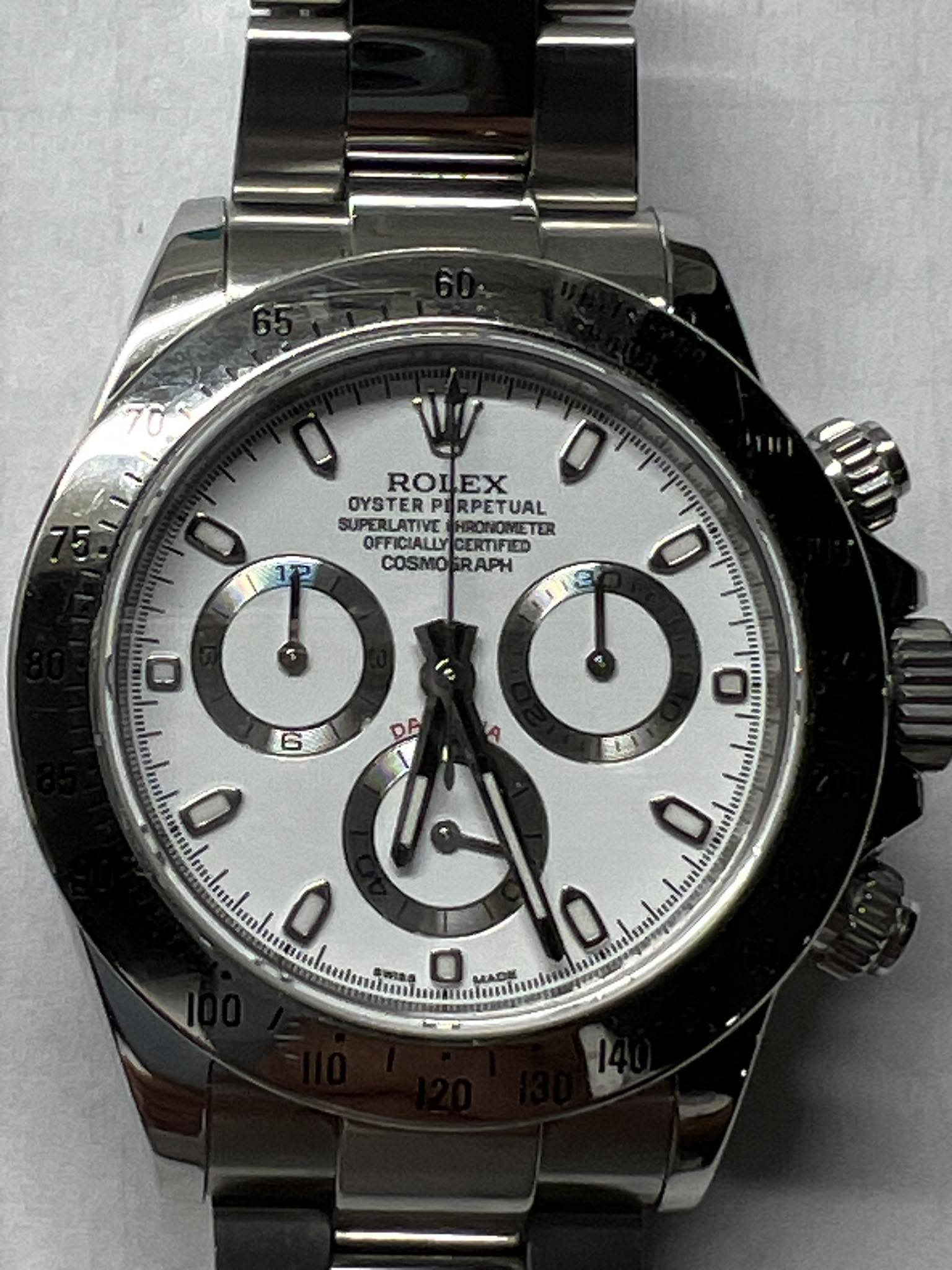 May be an image of wrist watch and text that says 'W ROLEX OYSTER OYSTERPIRPETUAL RPETUAL UPERLATIVE ONOME OFFICIALLY ALLYCERTIF CERTIF COSMOGRAPH RAPH COSMO e 0 6 D O MADE'