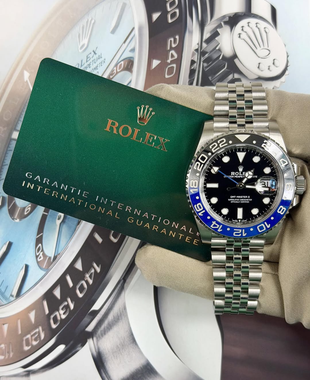 May be an image of wrist watch and text that says 'D0 שגסם LEX APETИAK ETUAL JARSTER ue ROLEX Wg ROT اال PAN ROL Oi. បឡ A 31 e2 OMT-MASTENO TEKE 22 20 INTERNAT GARANTIE 18 ONAL…