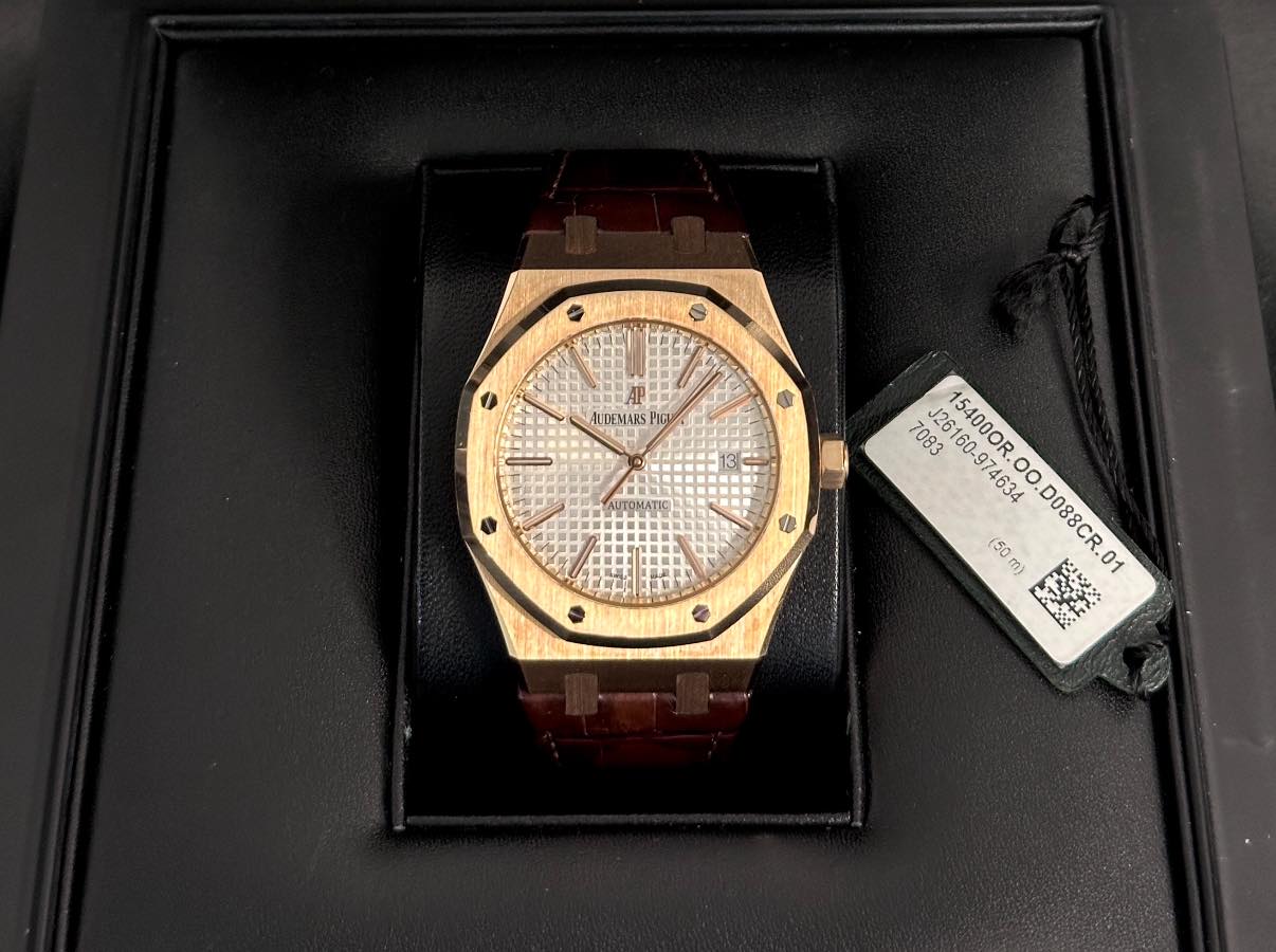 May be an image of wrist watch and text that says '製 AP AUDEMARS PIGy 7083 60.g7 J261 154000R.00 154000R J26160-974634 154000R.00.D088CR.01 R.OO oo (50m) m) D088CR.01 れ CRLSY'
