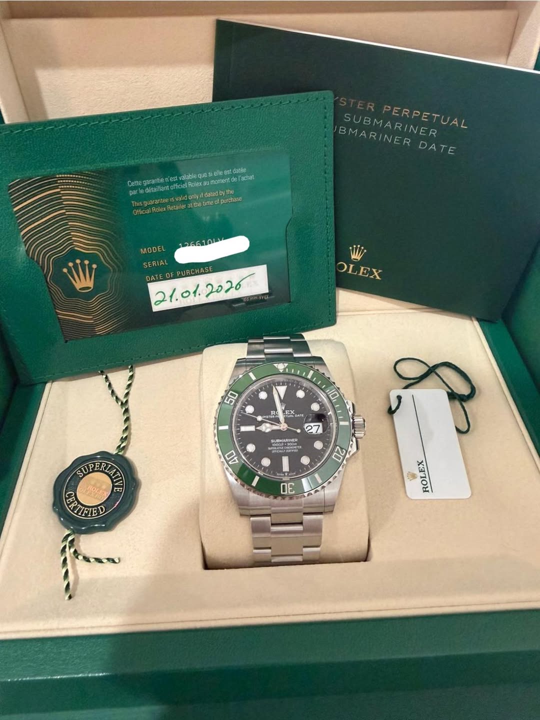 May be an image of wrist watch and text that says 'Catte rachit UBMARINERDATE BMARINER SUBMARINER SUBMARINERA ERPERPETUAL ERPETUAL DATE /perchase MODEL 12661011 SERIAL FPURCHASE…
