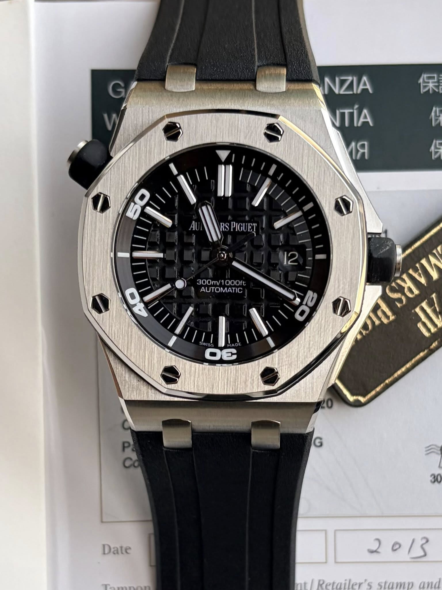 May be an image of wrist watch and text that says '保 NZIA NTÍA ИR RSPIGUET 12 300m/1000ft AUTO 300m/1000 m/1000ft AUTOMATIC 40 2 O0 MASk old 30 Date 2013 nt/Retailer…