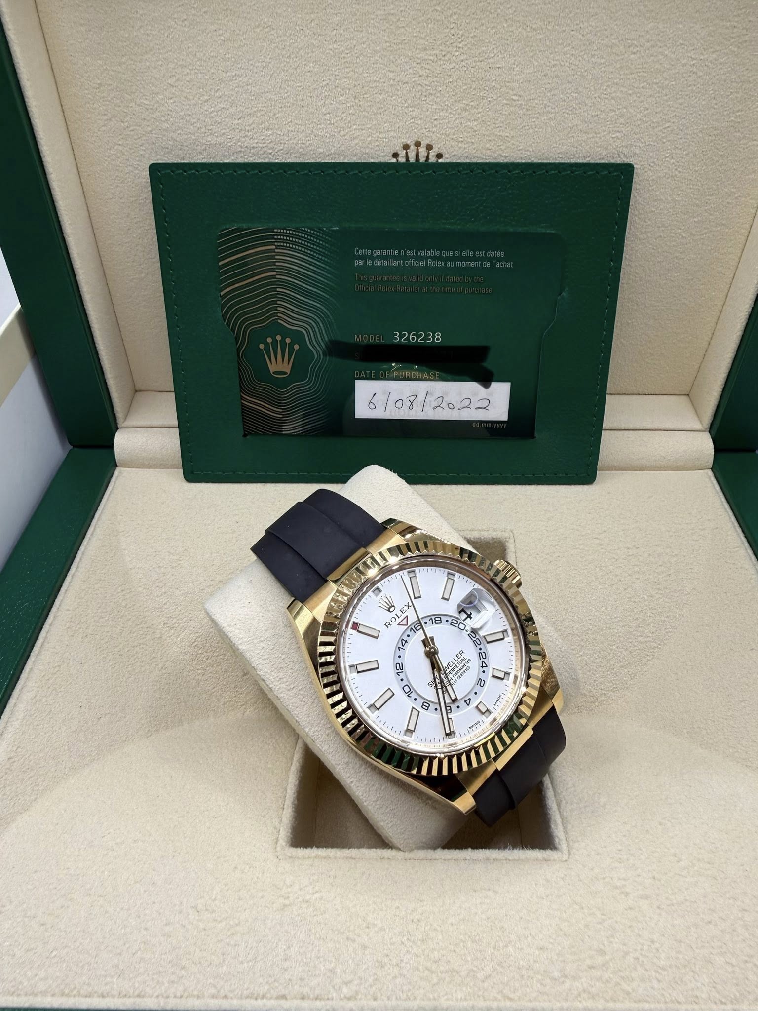 May be an image of wrist watch and text that says '326238 6/08/2022 6/08/ 2022 18 ل1 W ROL OLE 4 1व 12 WEsr 2 中 E1 吉 まん 95 0 0 D C - 4 O lo A ー'
