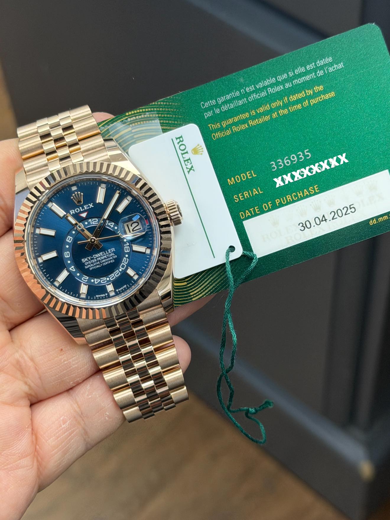 May be an image of wrist watch and text that says 'est datée achat est valable que momentde de Cette le detaillant garantie aillant officiel Rolex datedb the ly the time purchase…