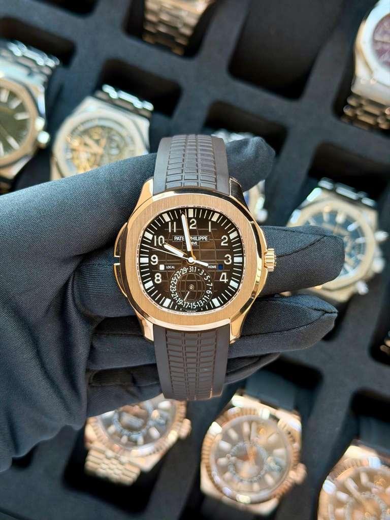 May be an image of wrist watch and text that says '2 I 10 PATE HILIPPE EM 2 9 LOCAL HOMI ت ه بر ن '