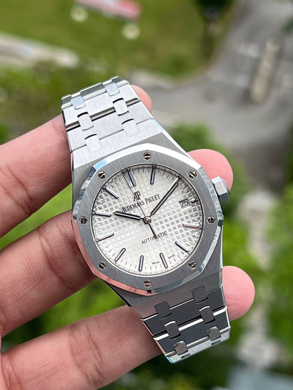 May be an image of wrist watch and text that says '今 UP ARS PIGUET AUDEMARS さ7ロ 25 AUTO TONATIC ATIC D بِ I spsd B A ADE 2'