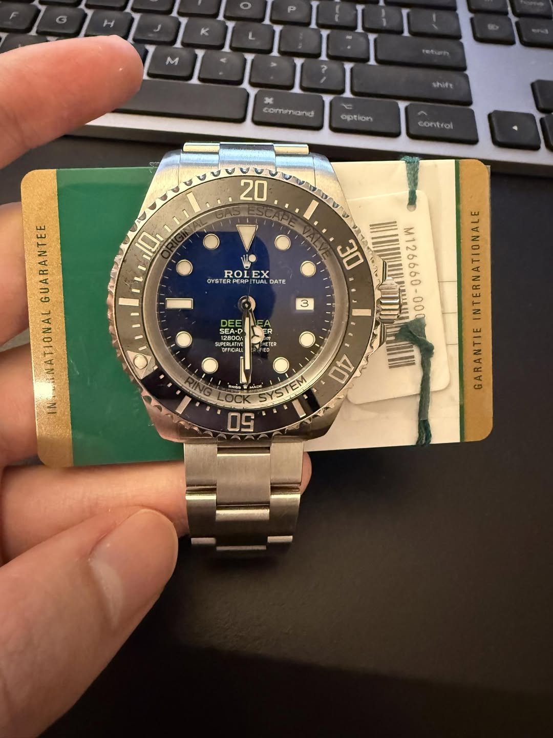 May be an image of wrist watch and text that says 'comnand aption kon apo contral 20 10 ROLI ROLEX LEX EX OYST DATE 30 3 DEE 12800 SEA-P SAPESLATTA TESICALL DFFICALL GUARANTEE…