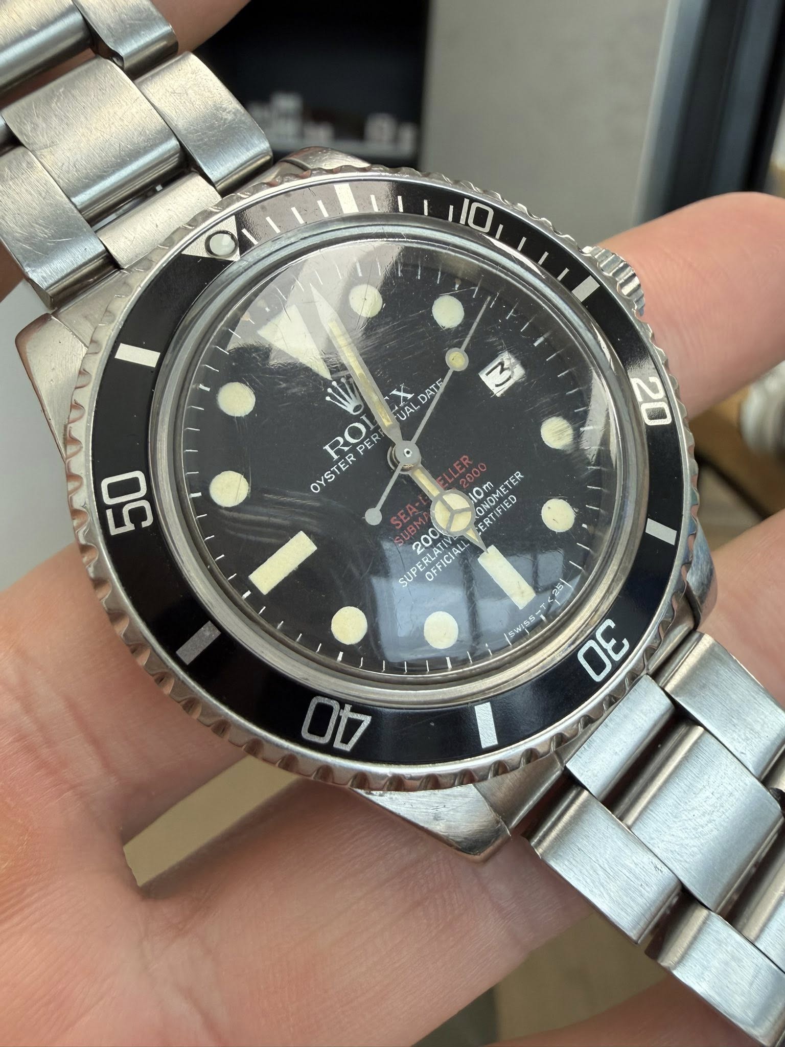 May be an image of wrist watch and text that says 'Qi 2 DATS UAL UAL RO PER OYS OYSTER 50 20 10m TER 200 OFFICIAL FFI ERT ERT m ONOME TIPIED IFIED SUPE SUPERLATI I ሞራያ 25 ៧ Ε 40'