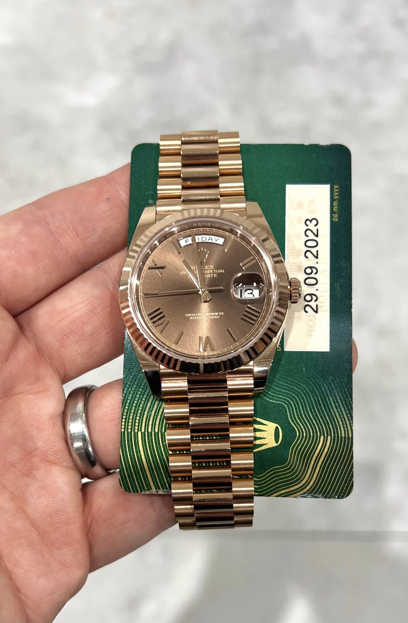 May be an image of wrist watch and text that says 'F IDAY X SuN IATE L3 3 mm.ymYy dd RO SNTN VIII SARA N'