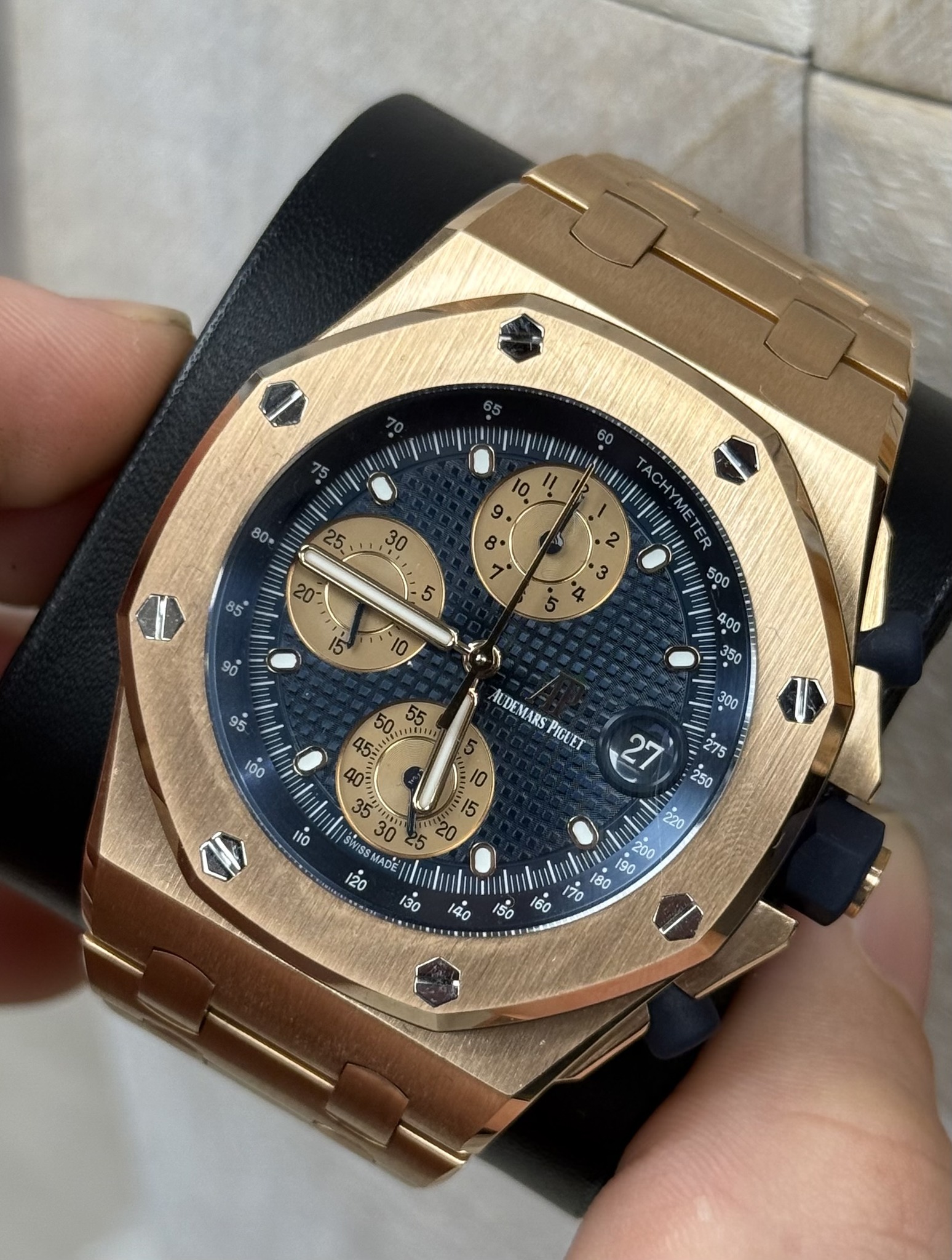 May be an image of wrist watch and text that says ' و ل 8° 5 30 HYME 8 8 2 ف D 5 96 ပိ့ 00 50 ミ(ミよ 5 8- 35 1i0 IAN 10 עו 15 25 20 MADE 120 AUDEMARS PICUET n '