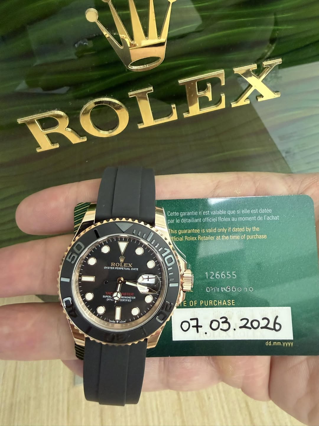 May be an image of wrist watch and text that says 'ROLEX ROL EX Cette Cettegarant! garantie Yest alabie que elle est datée par détailiant officiel Roler moment del achat This valid…