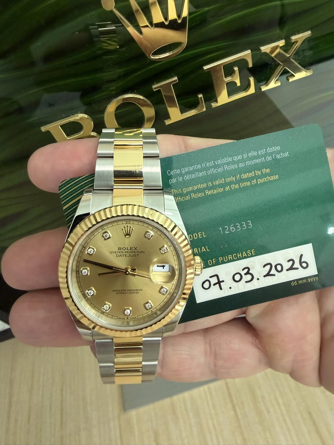May be an image of wrist watch and text that says 'EX elle datée Cette détaillent officiel Rolex garante nest valable Que u'moment de de 'achat paT guarantee RolexRetailer…