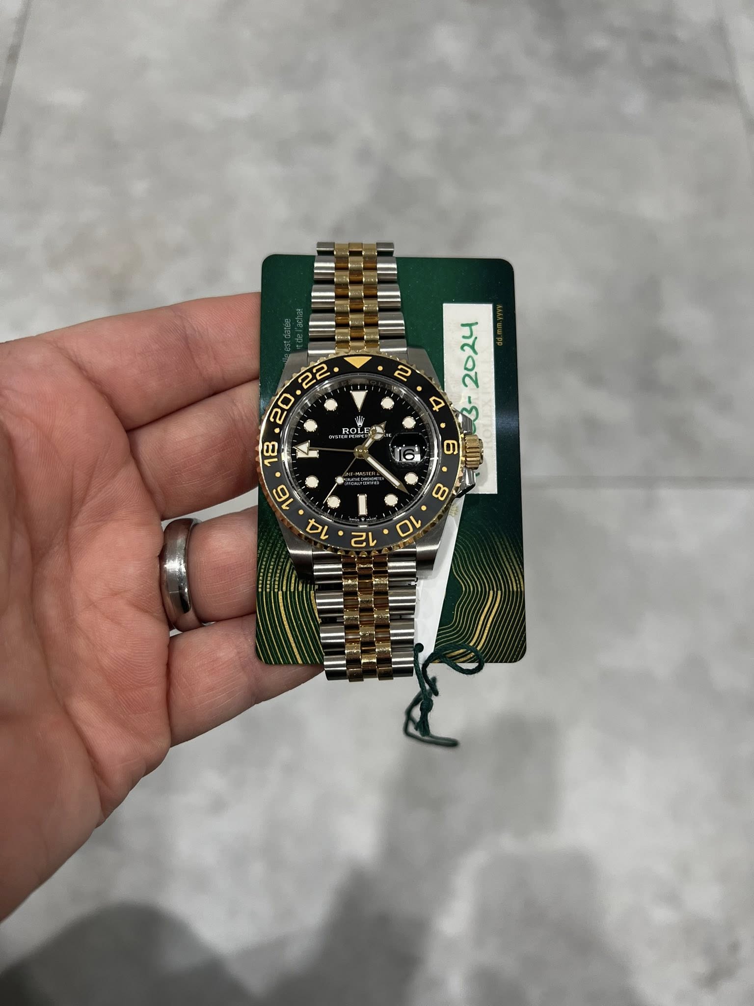 May be an image of wrist watch and text that says '22 20 18 ال ROLEO 6 8 ٥ โจ้ עם 16 마 2'