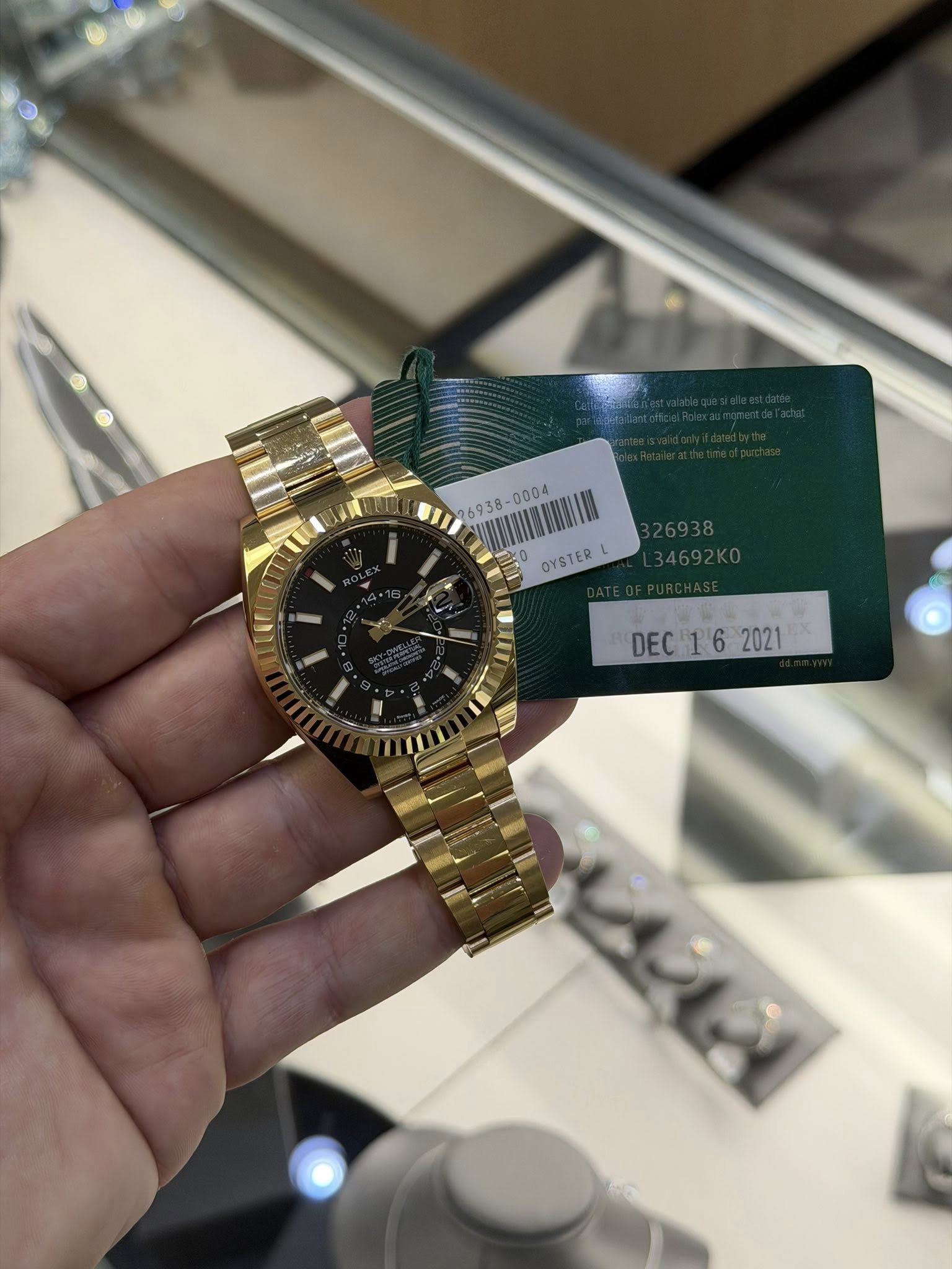 May be an image of wrist watch and text that says ' W 0 OYSTER 0004 DEC DEC162021 16 2021'
