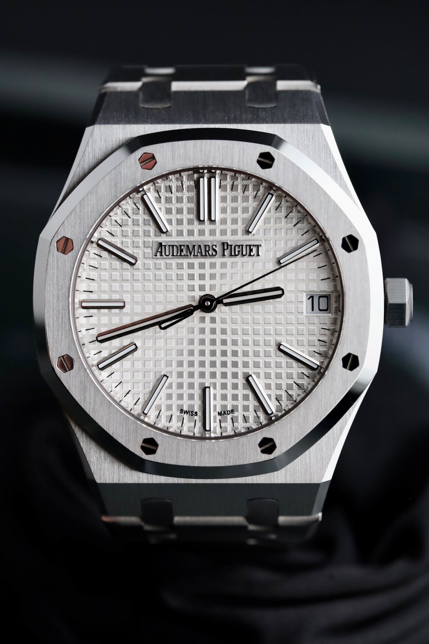 May be an image of wrist watch and text that says 'AUDEMARS PIGUET'