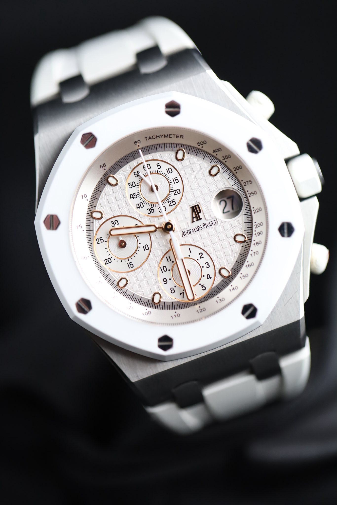 May be an image of wrist watch and text that says 'TACHYMETER O 5 MRter 0 5 2 V 20 "25 o O 50 45= 40 ििहतर 215 O 30 5 220 AUDEMARS PIGUET و O 0O 110 120'
