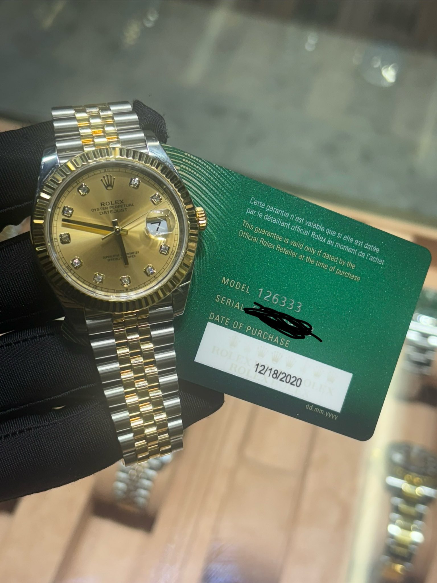 May be an image of wrist watch and text that says 'sum 欧 1O Cette parle This détaillant garantie 'es est Official Rolex Retailer 1-장 only hisguarantee Getaillant officiel valable…