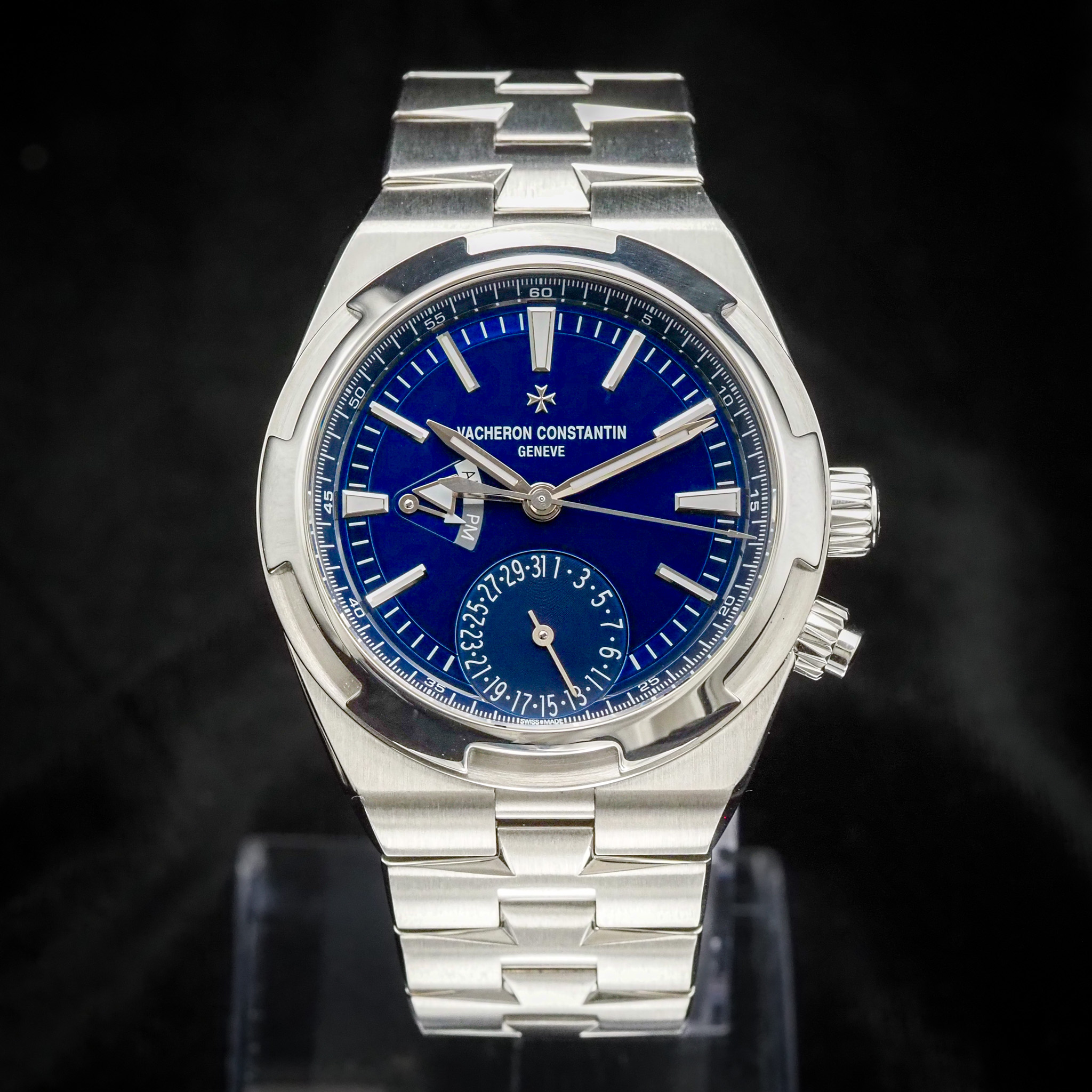May be an image of wrist watch and text that says 'ز 내어 A ا- MACHERO WACHERONCONSTANTIN CONSTANTIN GENEVE S $ 0กุ C ی σ A O ١ 10080 መመስ -o'
