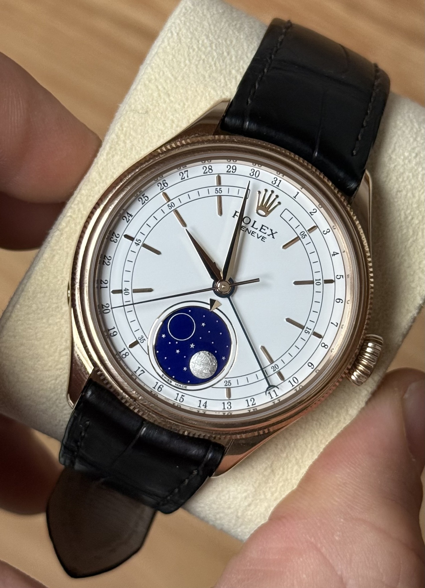 May be an image of wrist watch and text that says ' F OLEX NEV NEVE WI KIROON TOUEEE 5 10 6 6 c6 8 * * 7 L ST MN INI 1A 13 12'