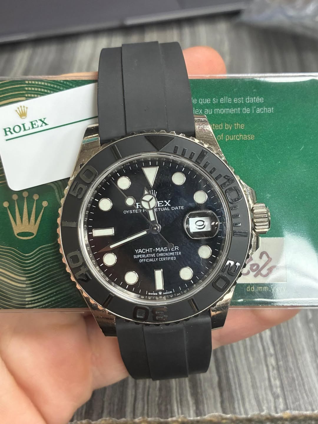 May be an image of wrist watch and text that says 'ROLEX ROLEX lequesielleestdatée le que Si elle est datée lex au moment de l'achat जतपजे ted by the of purchase il/ H EX EX…