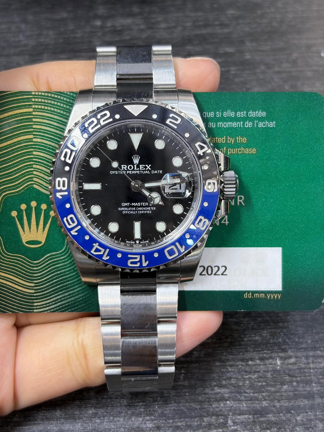 May be an image of wrist watch and text that says 'que quesielleestdatée Si elle est datée au moment de 'achat 22 2 2 A 4 ated by the purchase purch ROLEX ROI EX OYST YSTERPERP…
