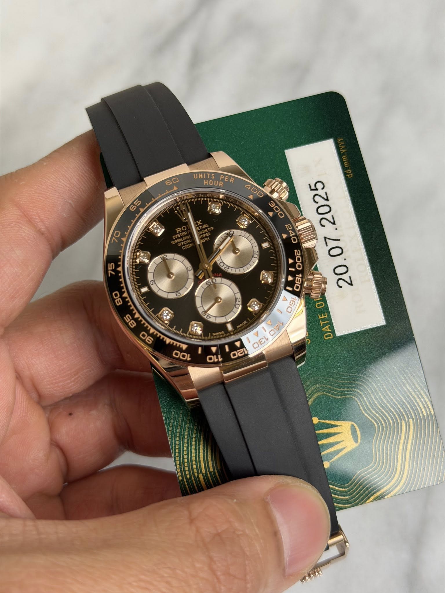 May be an image of wrist watch and text that says '60 UNITSPER UNITS HOUR 65 L T0 2 無き 400 COUON 20> a20C ON!! 190 DAT ぐ 80 85 06 ክ ክ 100 O 0 1EL e 02 110'