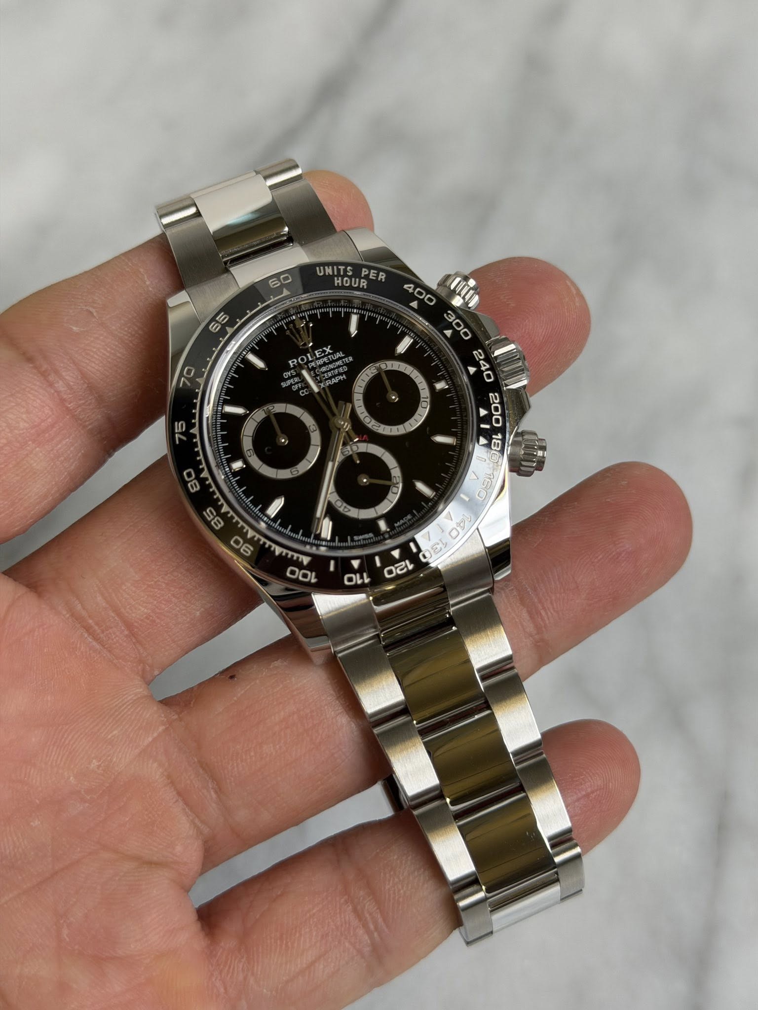 May be an image of wrist watch and text that says '60 UNITSPE UNIT HOUR a00 TO O סיי O p N TYTTTTY '