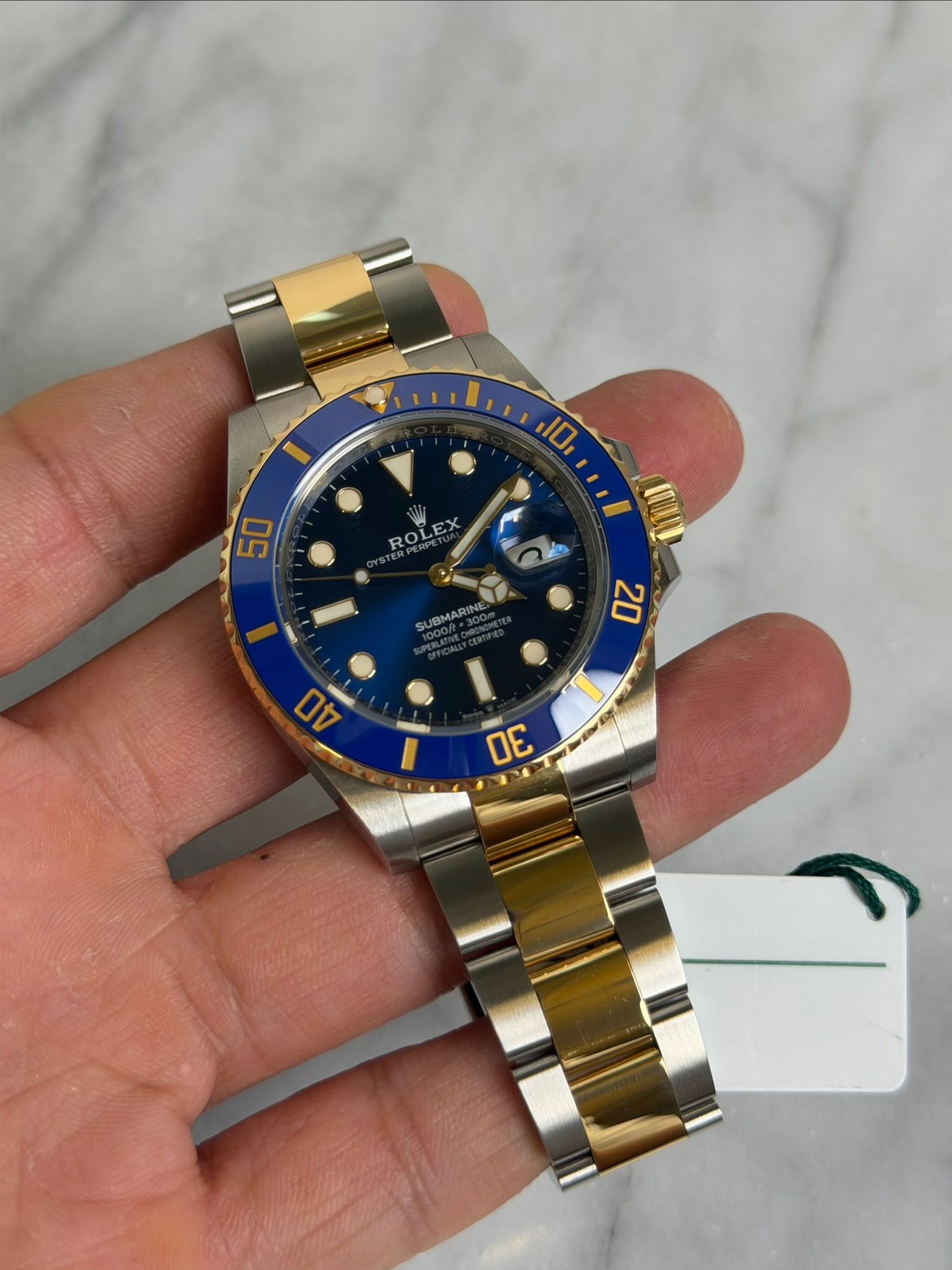 May be an image of wrist watch and text that says 'I 10 50 ROLE 20 00 30 VA'