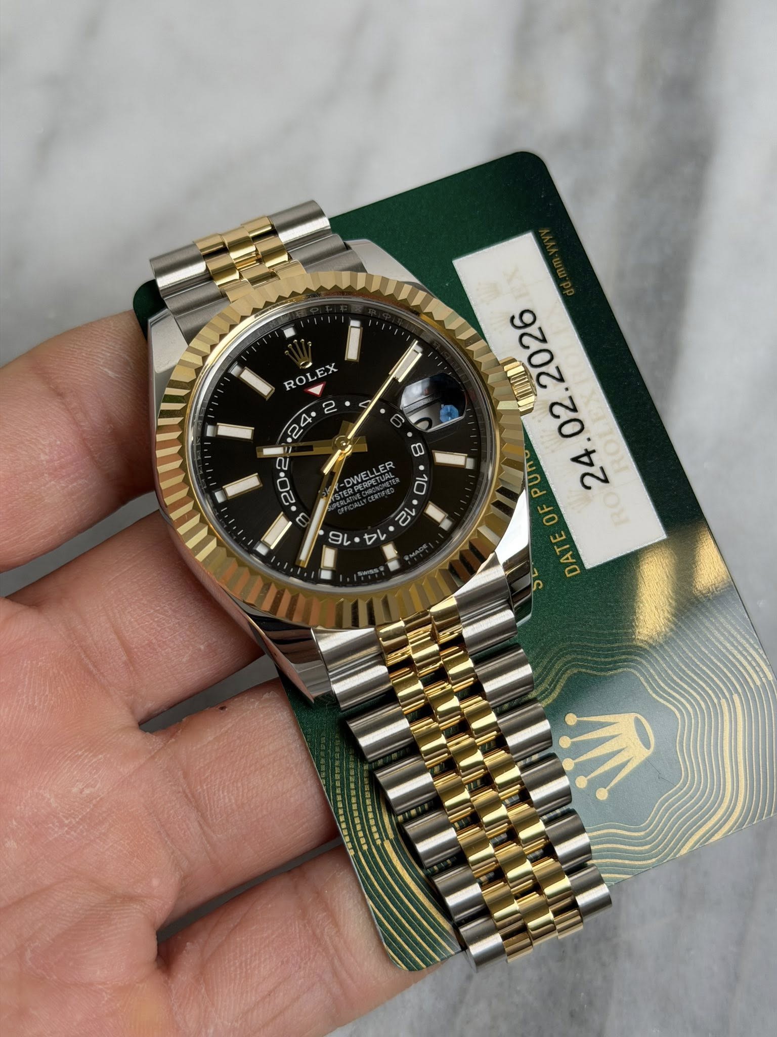 May be an image of wrist watch and text that says 'ROLE X RO 24 4. • 2 20・2 شی 8 O 10 2 ワレ A MRIN . ያሁል OF E DAT D L e 2 し'