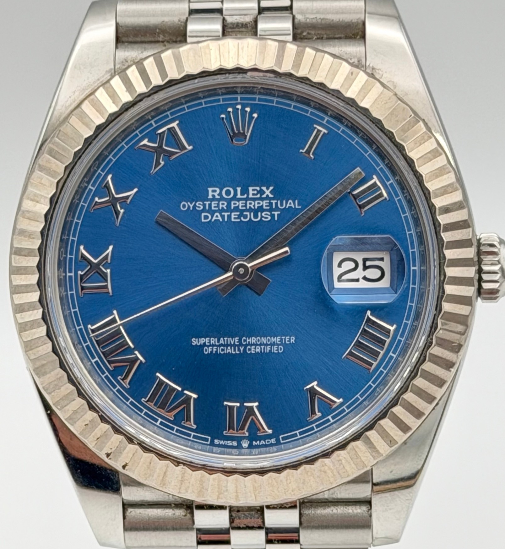 May be an image of wrist watch and text that says 'n II 25 XI U X ROLEX OYSTER PERPETUAL DATEJUST IX TA 湯 nЛ SUPERLATIVE SUPERLATIVECHRONOMETER CHRONOMETER OFFICIALLYCERTIFIED…