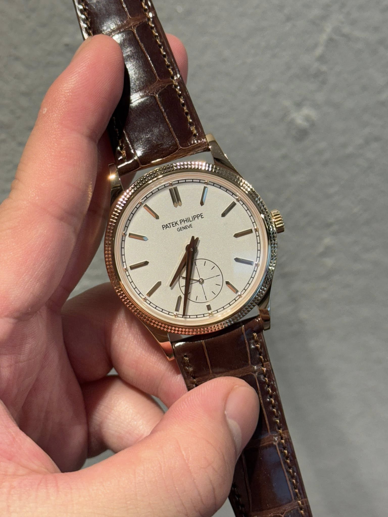 May be an image of wrist watch and text that says 'PATEK PHILIPPE PPE GENEVE LUD 5 轻金事'