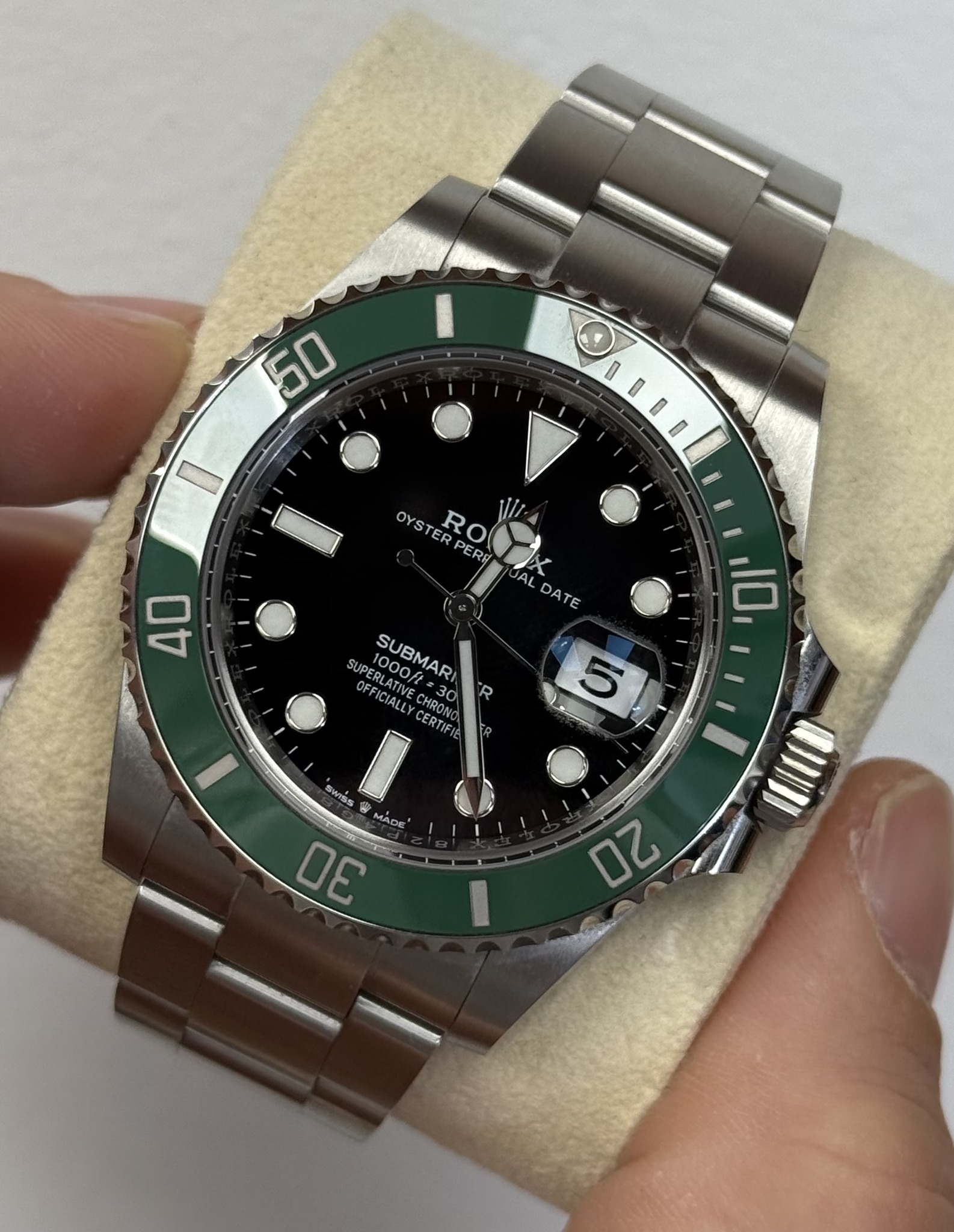 May be an image of wrist watch and text that says '50 I OYSTERE PER PER R Oiool O A DATE 40 10 SUPERLATIVE SUPERLATIV CAC 1000/: илa ALLYCEO CHRONG x30 SUBMAR DEFICIAT OFFICIALLY R…