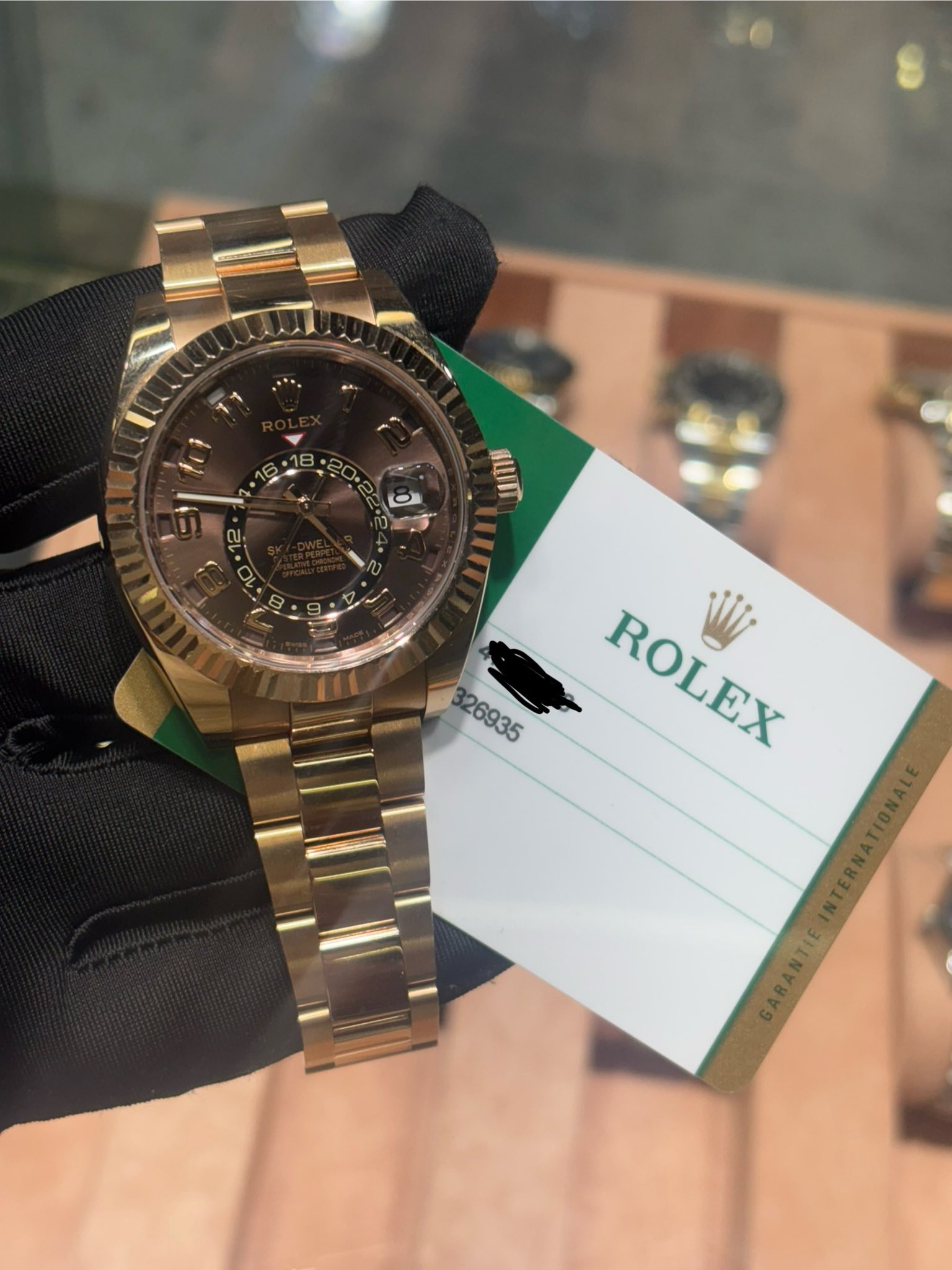 May be an image of wrist watch and text that says 'O AUIT BWn ROLEX ROLEX Wi'