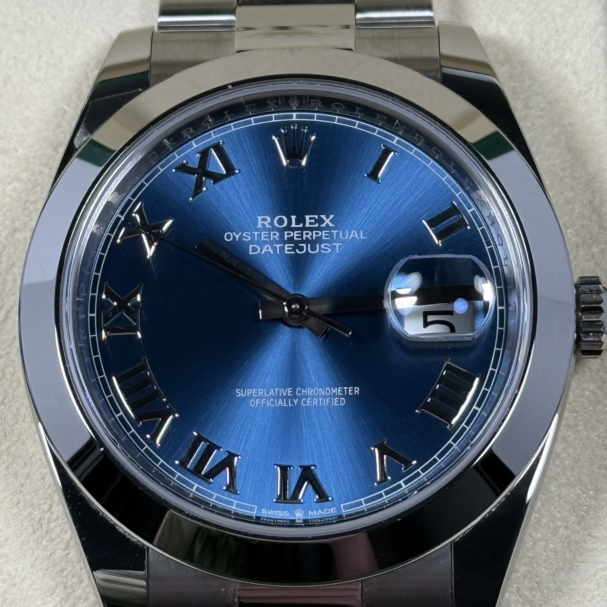 May be an image of wrist watch and text that says 'ROLEX OYSTER OYSTERPERPETUA PERPETUAL TUAL DATEJUST SUPER LATIVE CHRONOMETER OFFICIALLY CE CERTIFIED SUPERLATEVECHRONOMETER…