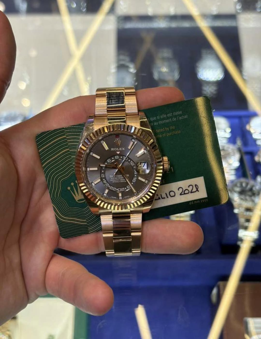 May be an image of wrist watch and text that says 'BOLEX 12 en E " L102028 LIO 2028'