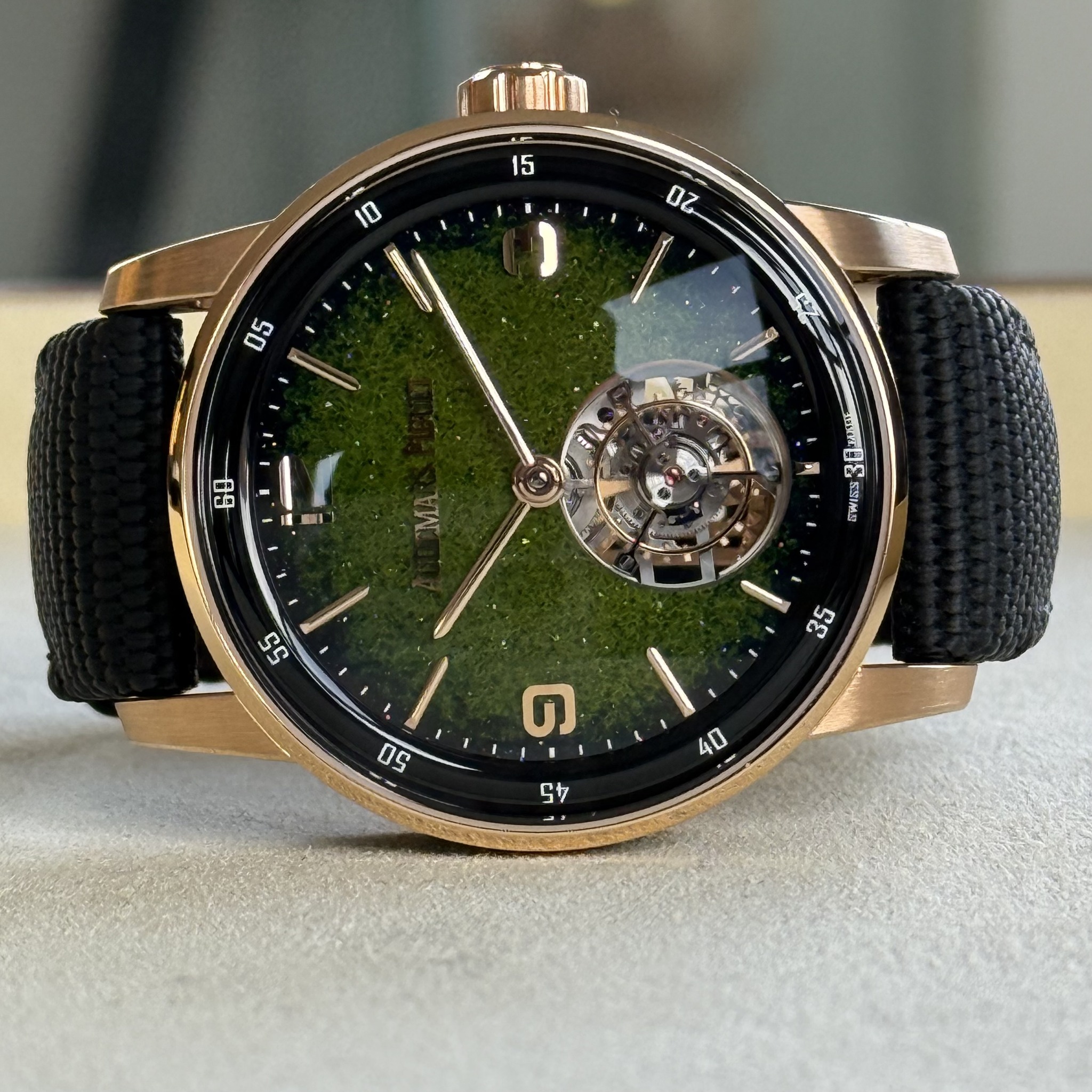May be an image of wrist watch and text that says 'വഗിത 15 10 22 US 60 照 A ြ 6yT س 55 ሲ 5 సవ్ I, 05 ៣ា 40 54'