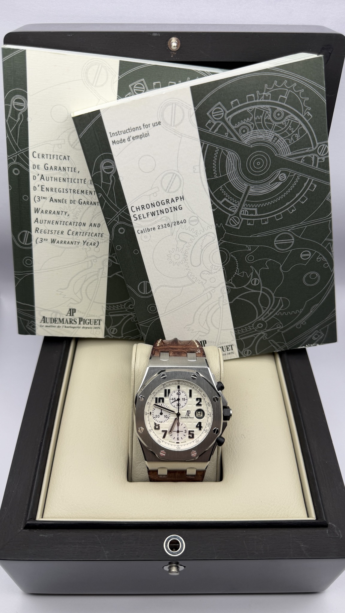 May be an image of wrist watch and text that says 'Ke Instructions for fOr use Mode emploi CERTIFICAT DE GARANTIE, D'AUTHENTICTTE D'ENREGISTRENENT (3" ANNEE GARANT WARRANTY,…