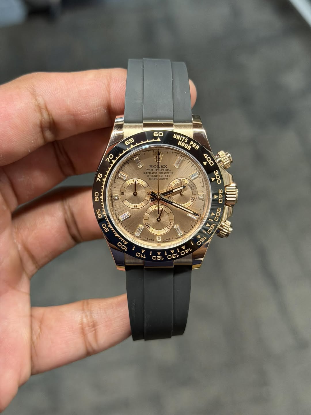 May be an image of wrist watch and text that says '60 65 foy 70 D 75 HETBATO PEVPT 3Ω. 国 UNITSPER UNITS HOUR HOUR ER DA II 200 180 QI 150 の ရနု 90 C 100 ಕನಂಾನ್ 120'
