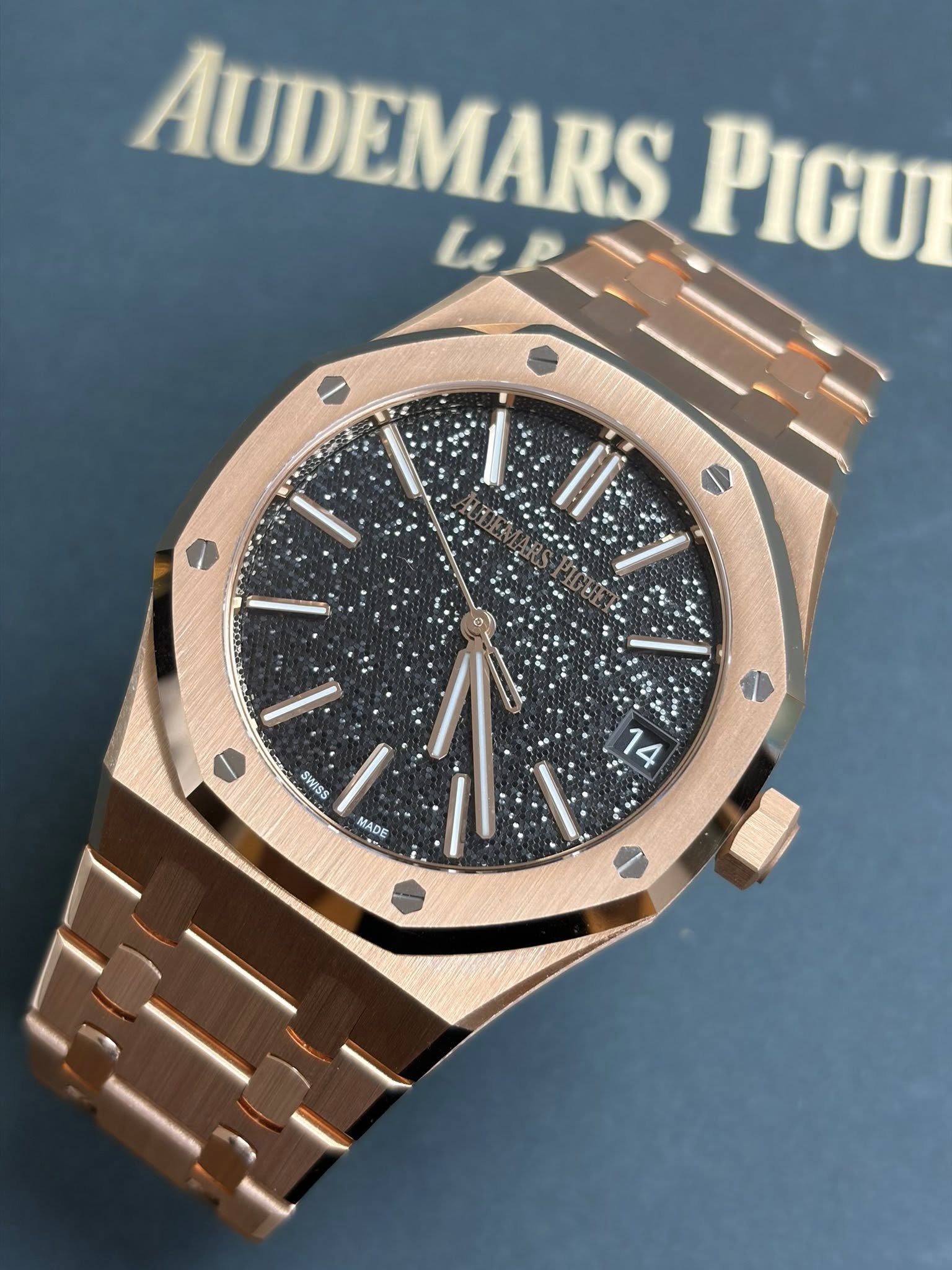 May be an image of wrist watch and text that says 'AUDEMARS PIGU SWISS MADE 14'