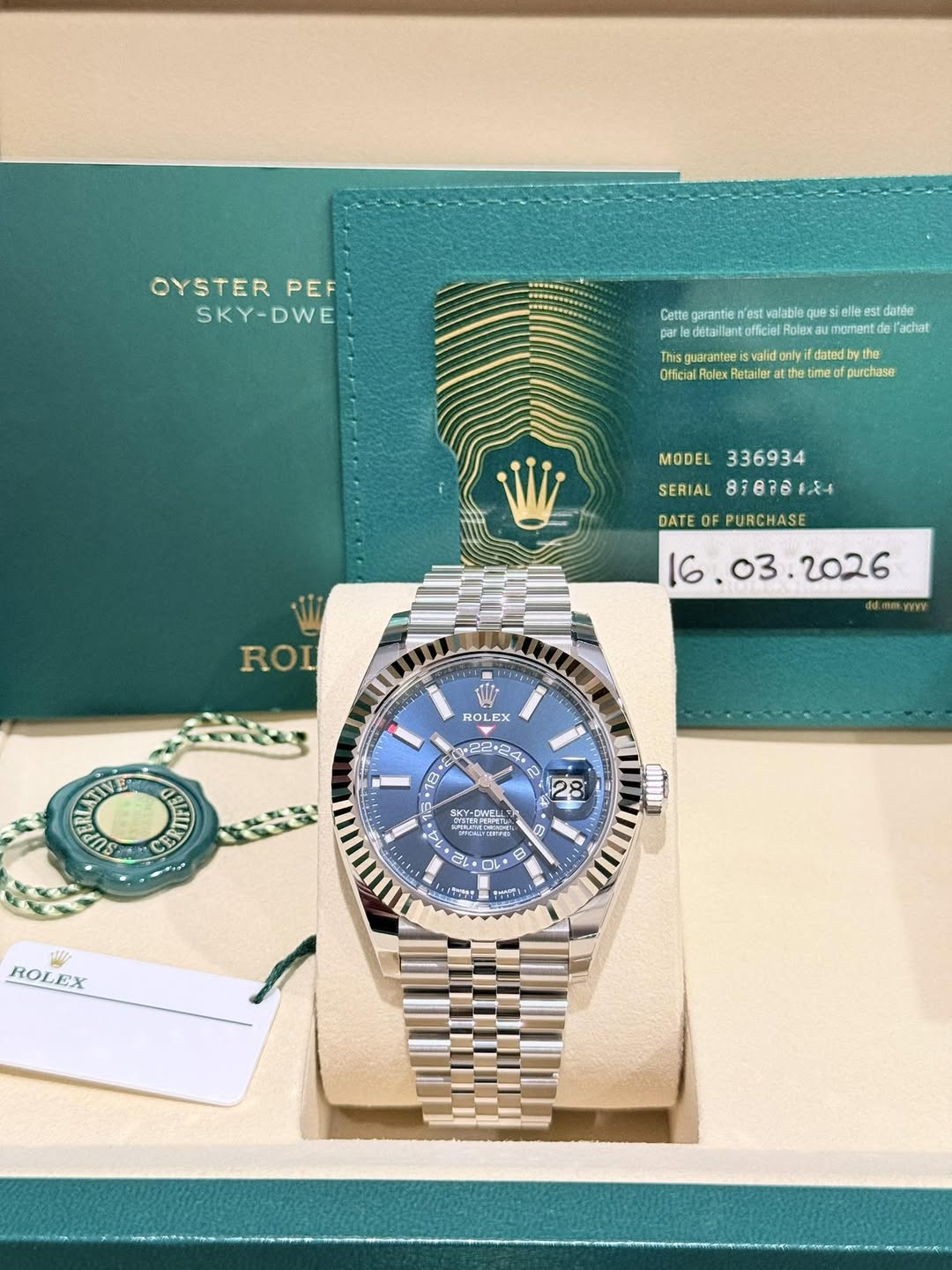 May be an image of wrist watch and text that says 'OYSTER PEF SKY-DWE garantie valableq มย sielle datée par detailar tofsciel Rolen olgra mncmentG l'achat This quarantee valid…
