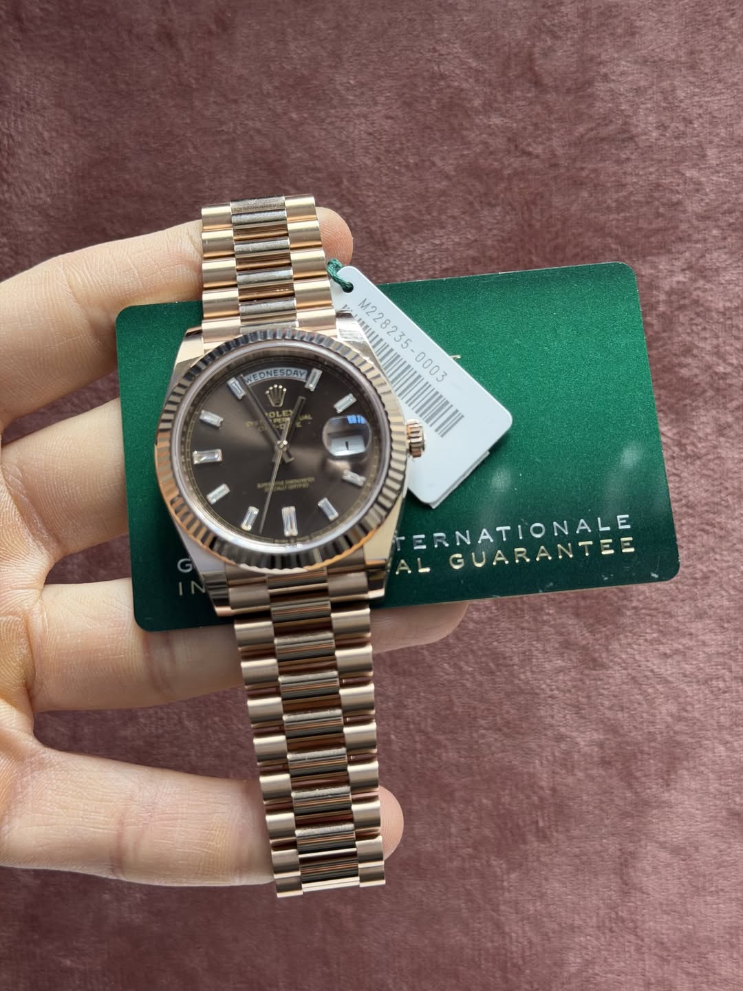 May be an image of wrist watch and text that says '۱ M2 M22823 แ 8235 5 WEONE HEONESDRY SDRY SEATsOoN!! ー M228235-0003 E 35 0003 简队 I 1 ERNATIONALE ERNATI ERNATIONALE GUARANTEE 山'