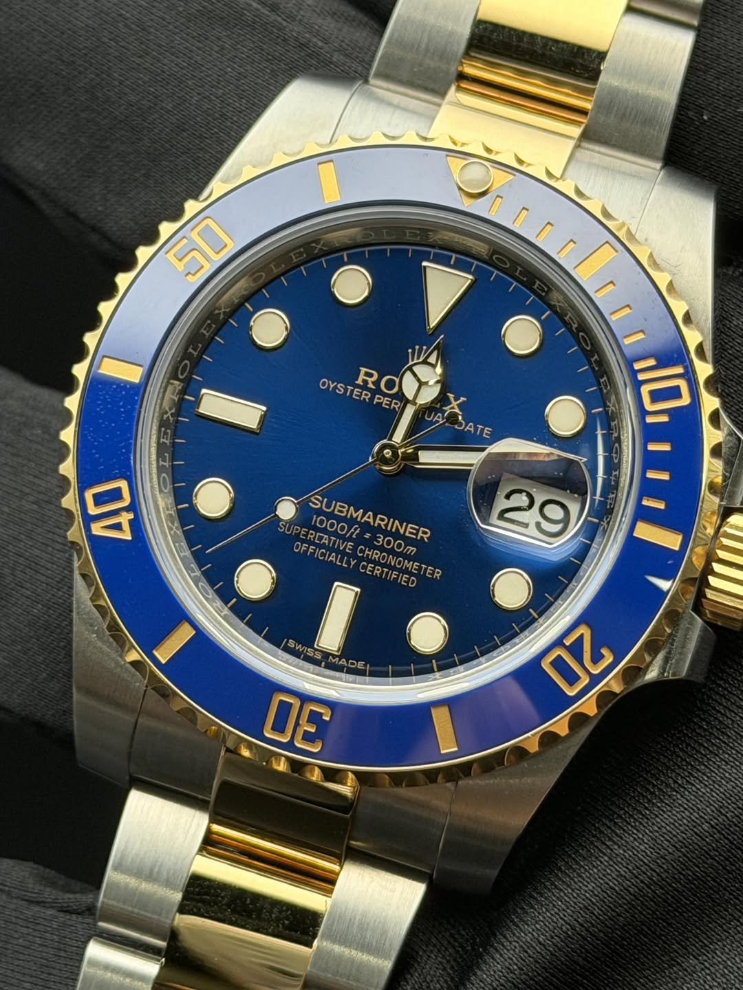 May be an image of wrist watch and text that says '50 Ο OYSTERPER OYSTERPE PER! RO ER! RO R JASATE 10 40 29 ERCATIVE SUBMARINER =300m 00Oft O ERLATVE OFFICIALL LATIVECHRONG…