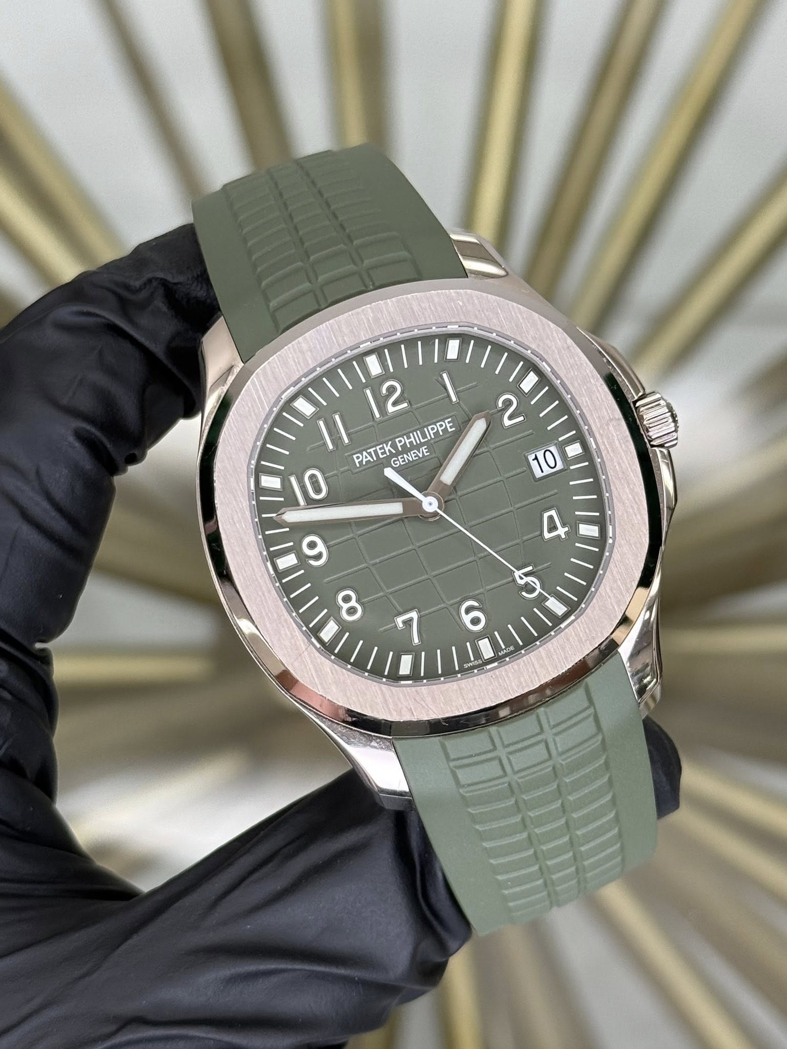 May be an image of wrist watch and text that says '12 ١ 2 I1 PATEKPHILIPPE PHILIPPE 0I 0 PATEK GENEVE 10 60 و 4 5 ထ ٦ 6 LaR'