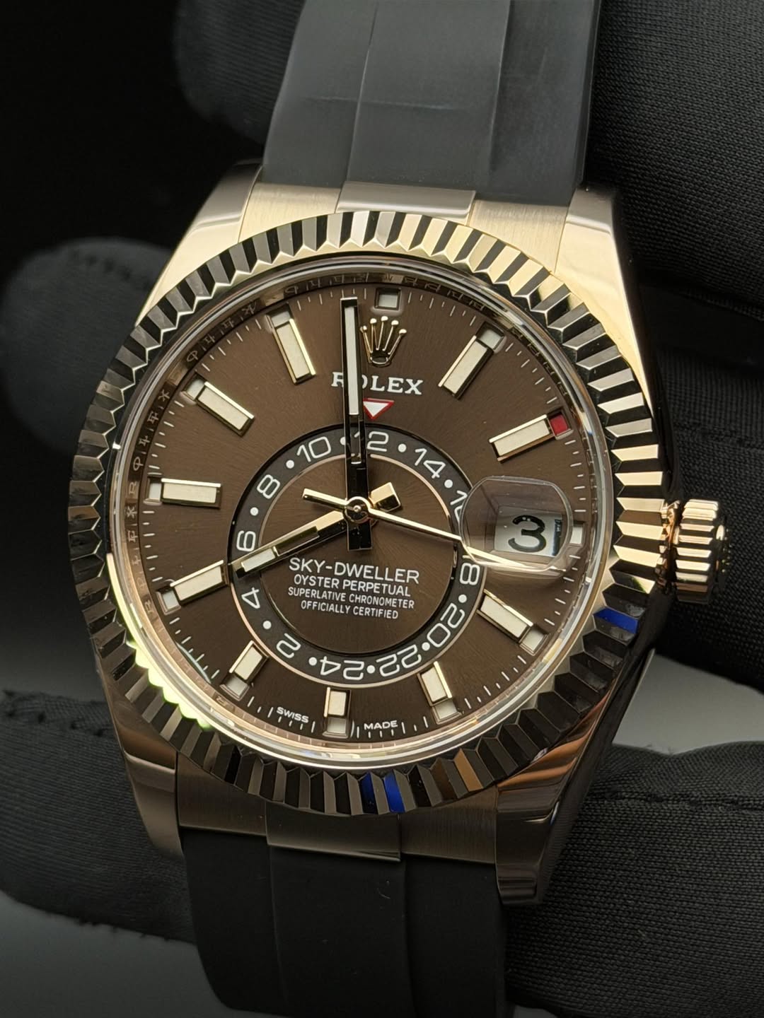 May be an image of wrist watch and text that says '1 F LEX 2 •14.1 14. SKY-DWELLER OYSTER PERPETUAL CHDONONETER ወ 3 SUPER SUPERLATINE FFICIALLY ICIALLYCERTIFIED CERTIFIED…