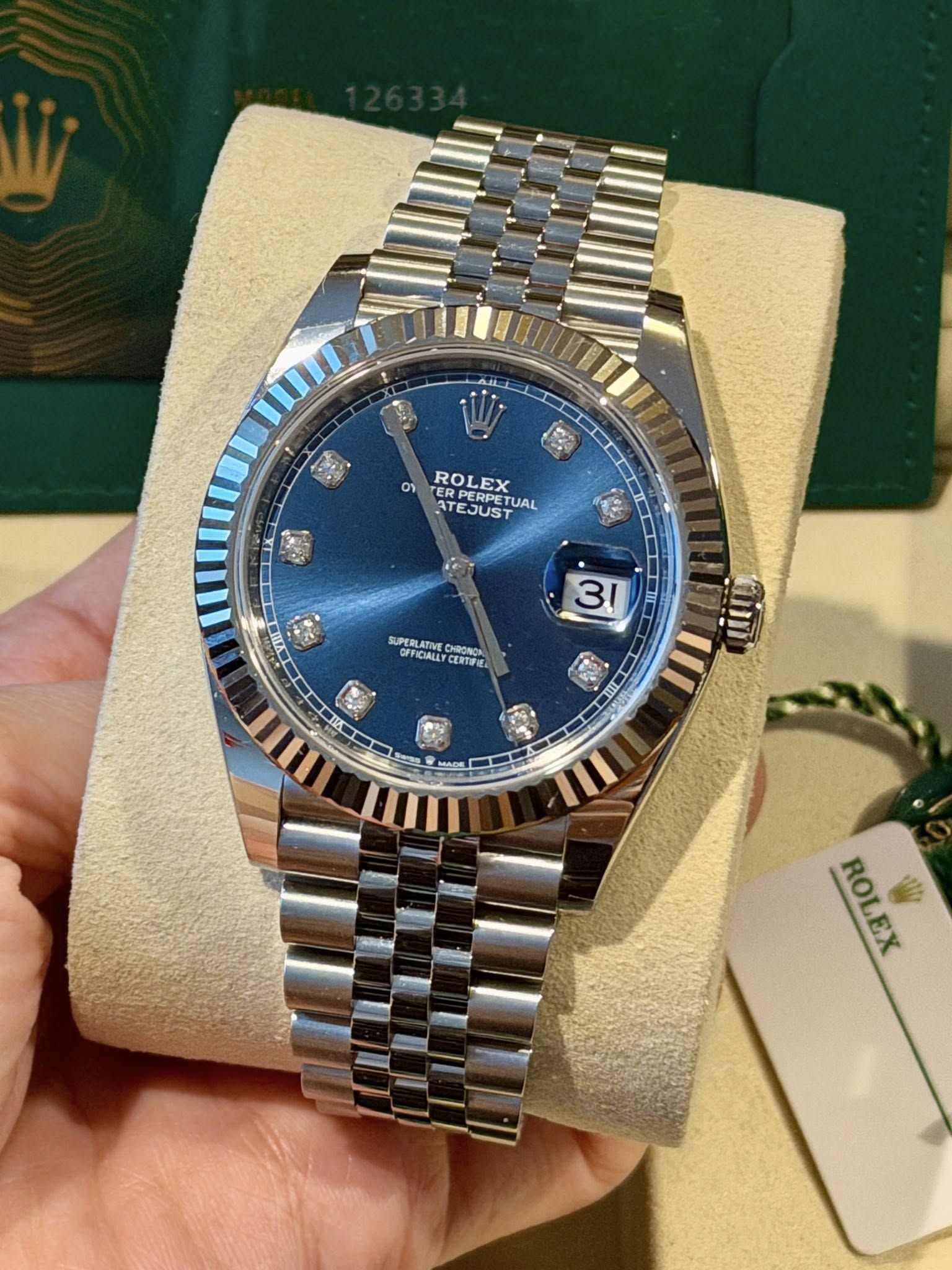 May be an image of wrist watch and text that says 'W 01 ERPERPETU PERPETUA ROLEX ERPERPE ATEJUST AT PERPETUAL UAL ቆን! 31 SUPERLATIVECHRON CFFNICIALLY CHRONOA GFPICIALE CENTIFIE 2…