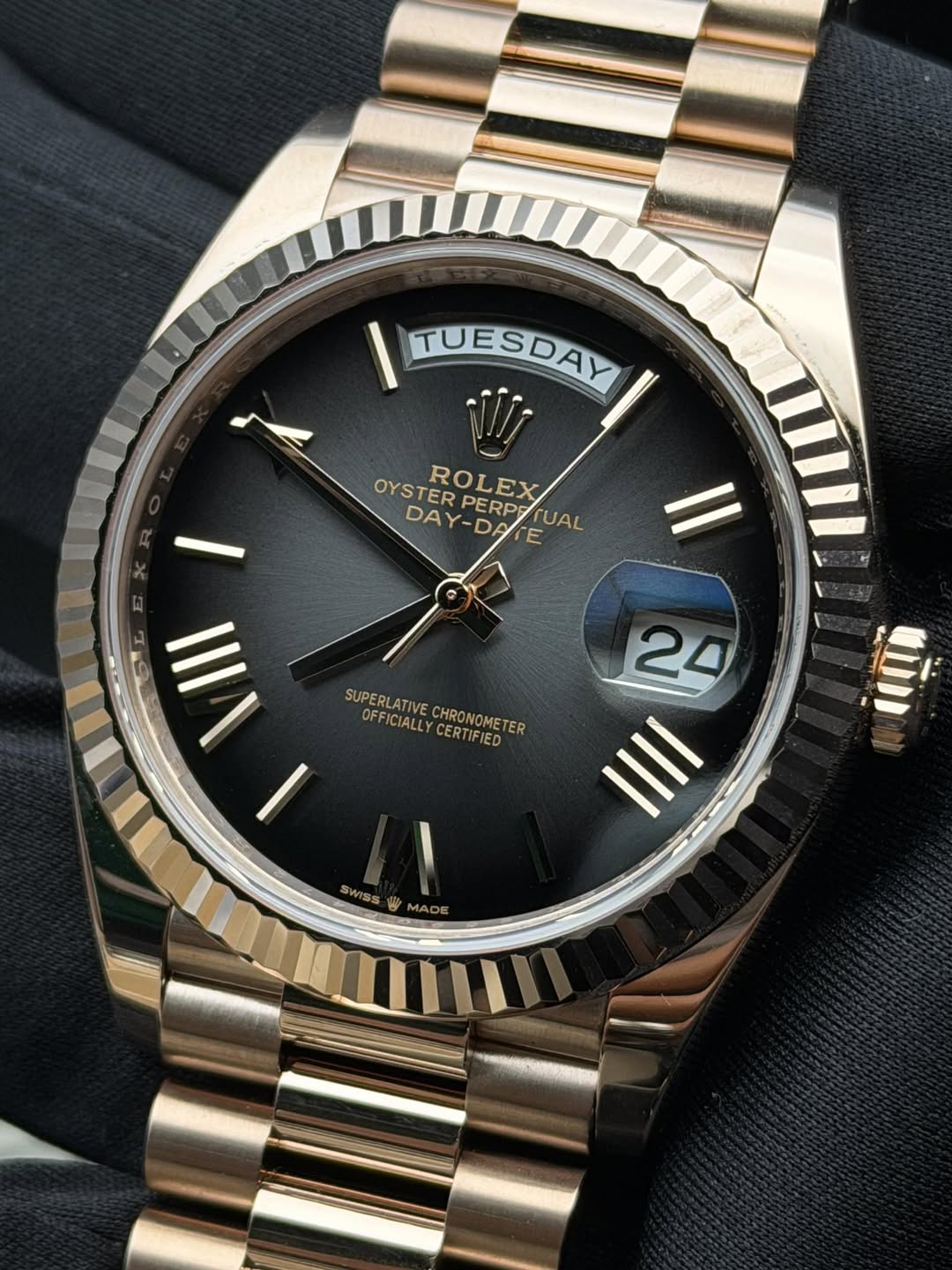 May be an image of wrist watch and text that says 'TUESDAY W OYSTERPERPATUAL DAY OYSTER TERPERPE ROLEX DAY-DATE ERPERPETUAL PERPE TUAL RPERPETUAI 更 Il IlI SUPERLATIVECHRONOMETER…